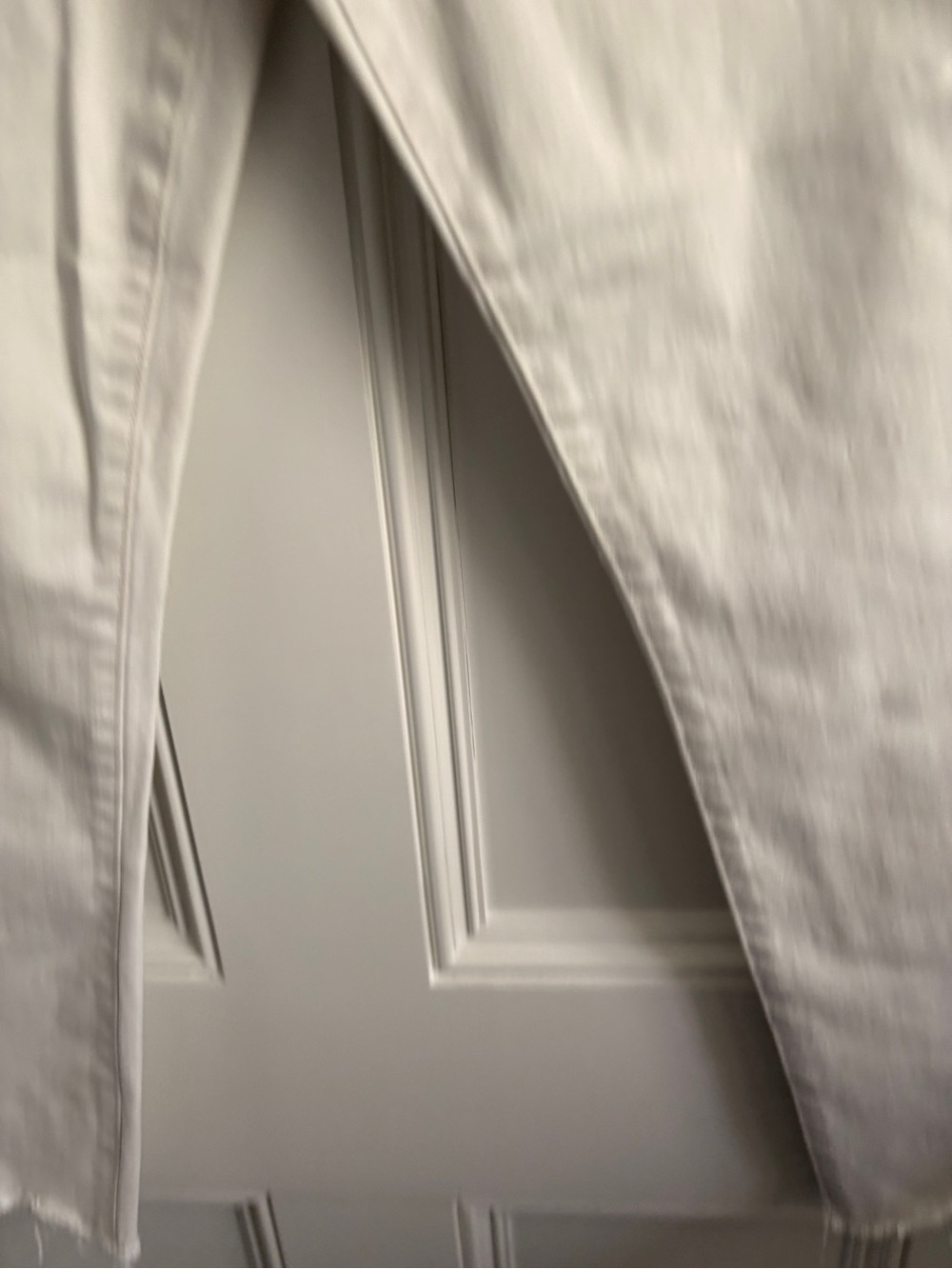 Tory Burch Cream Cropped Ankle Jeans with Dark Navy Piping - Picture 5 of 5